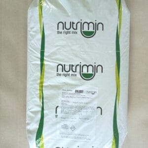 Упаковка премікс для поросят 6-10 кг Nutrimin з етикеткою складу